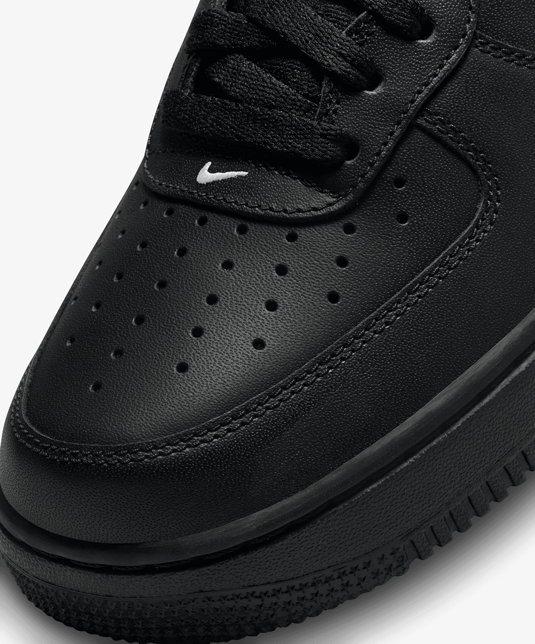 Nike Air Force 1 '07 – Black / White / Black